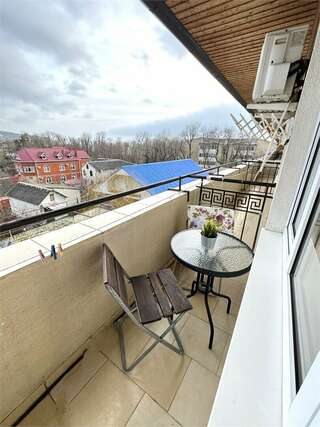 Гостиница Атриум Дивноморское Двухкомнатный семейный четырехместный с балконом-10