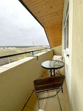 Гостиница Атриум Дивноморское Двухкомнатный семейный четырехместный с балконом и доп местом-4