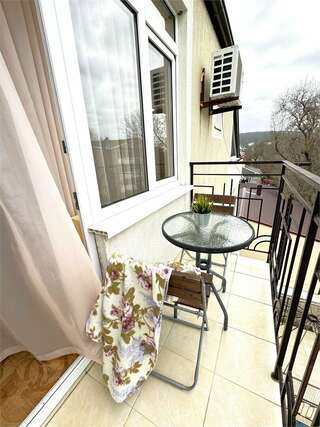 Гостиница Атриум Дивноморское Трехместный комфорт с балконом-6