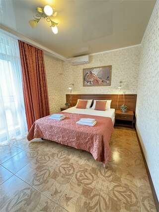 Гостиница Атриум Дивноморское Двухкомнатный семейный четырехместный с балконом (не видовой) и двумя сан узлами-1