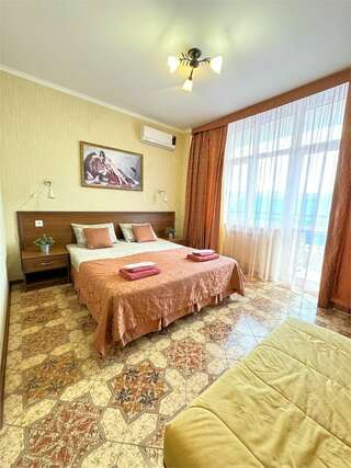 Гостиница Атриум Дивноморское Двухместный комфорт с балконом и доп местом-1