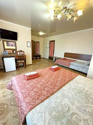 Гостиница Атриум Дивноморское Трехместный комфорт с балконом-4