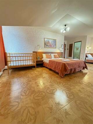 Гостиница Атриум Дивноморское Семейный четырехместный комфорт с балконом и доп местом-4