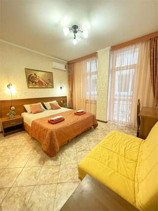 Гостиница Атриум Дивноморское Двухместный комфорт с балконом (невидовой) и доп местом-1