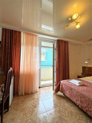 Гостиница Атриум Дивноморское Двухкомнатный семейный четырехместный с балконом (не видовой) и двумя сан узлами-4