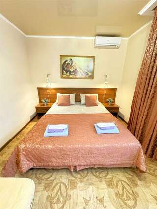 Гостиница Атриум Дивноморское Трехместный комфорт с балконом (невидовой) с доп местом-1