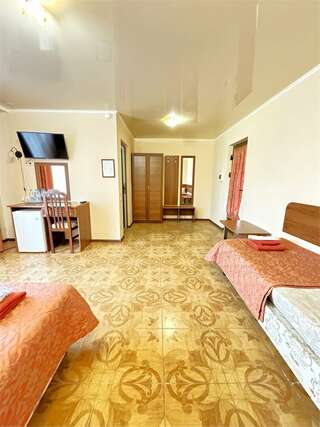 Гостиница Атриум Дивноморское Трехместный комфорт с балконом-3