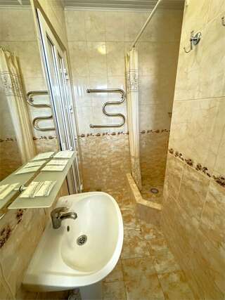 Гостиница Атриум Дивноморское Двухместный эконом с двуспальной кроватью 8м2-6