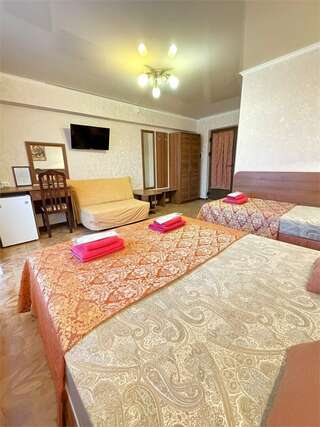 Гостиница Атриум Дивноморское Трехместный комфорт с балконом с доп местом-3