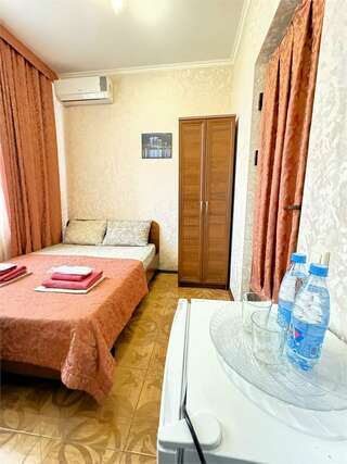 Гостиница Атриум Дивноморское Двухместный эконом с двуспальной кроватью 8м2-1