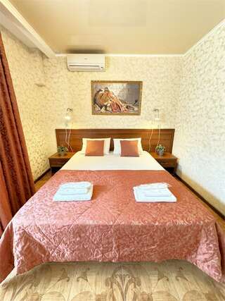 Гостиница Атриум Дивноморское Двухкомнатный семейный четырехместный с балконом (не видовой) и двумя сан узлами-2